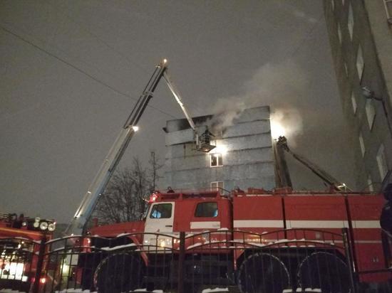 Эвакуированных жильцов, взорвавшегося в Мурманске дома, разместили в школе